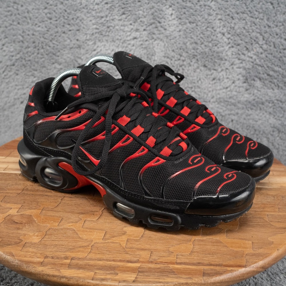 Nike Air Max Plus Bred Mens Size 8 Black Red Athletic Running Shoes Sneakers